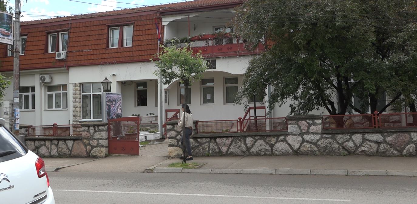 У ОПШТИНСКОЈ УПРАВИ ОТВОРЕН ПОСЕБАН ШАЛТЕР У ВЕЗИ СА ЗАКОНОМ О ПОСЕБНИМ УСЛОВИМА ЗА ЕВИДЕНТИРАЊЕ И УПИС ПРАВА НА НЕПОКРЕТНОСТИ